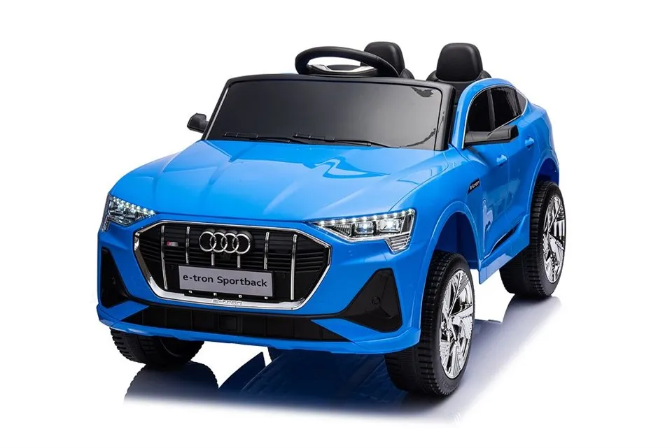 खिलौना कार चलाना